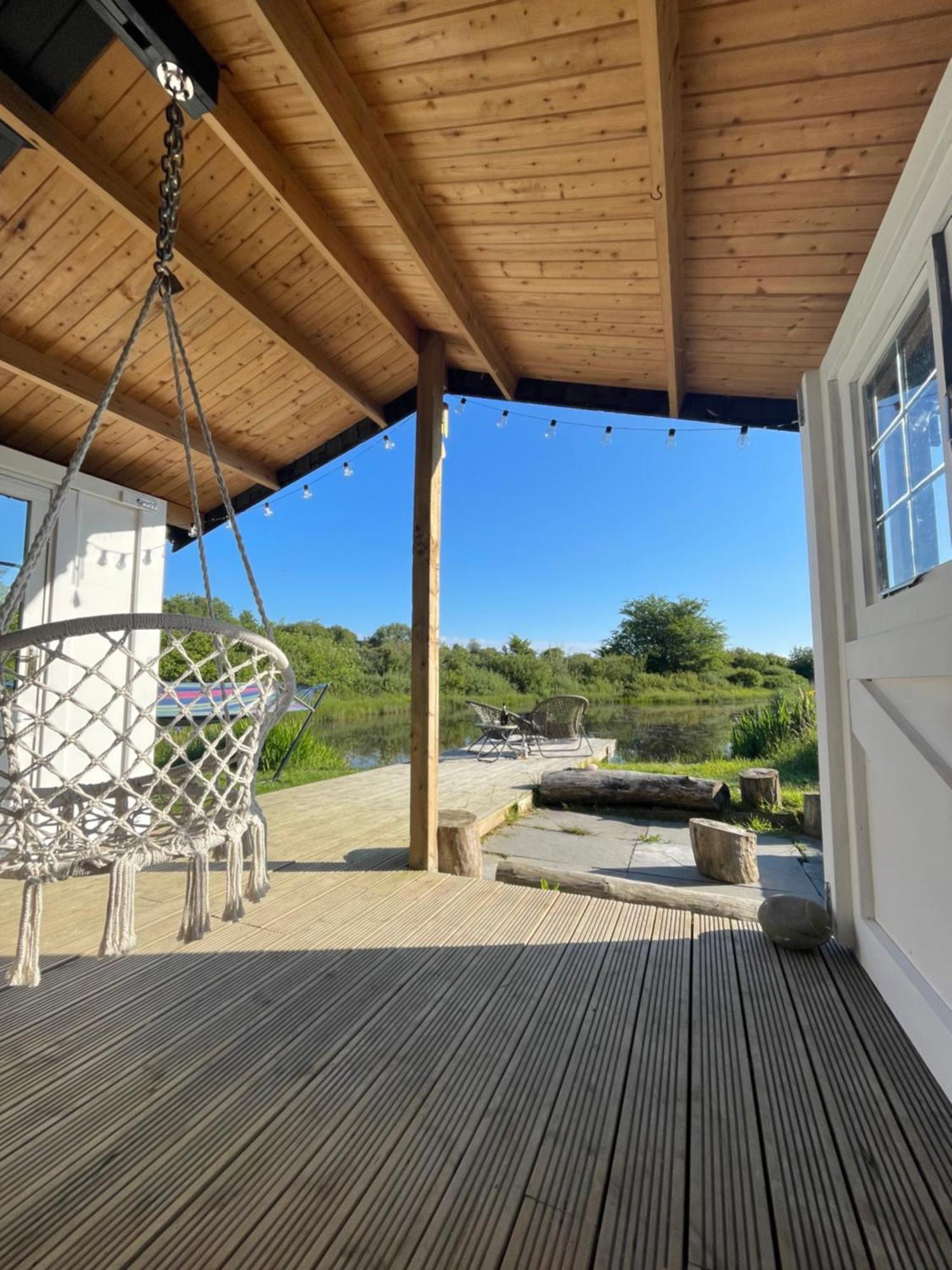 Lake Villa Holiday Cottages Holsworthy Exterior photo